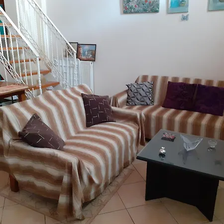 Tzil Apartment Kyparissia